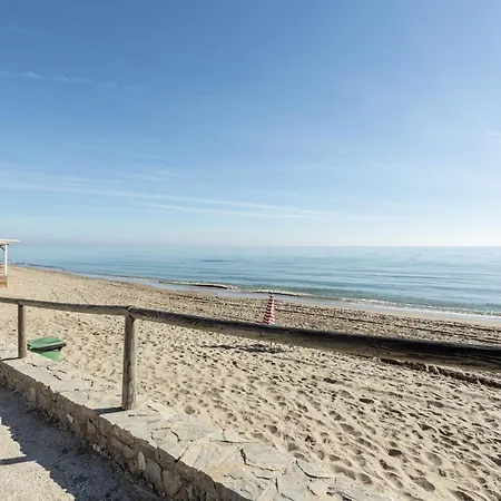 Frontline Townhouse El Rosario- 4 Bedrooms Ferienhaus *