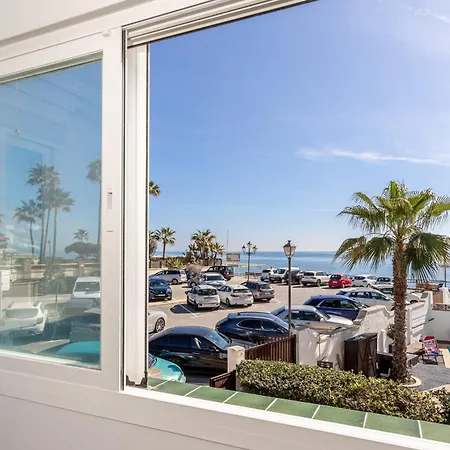 Frontline Townhouse El Rosario- 4 Bedrooms Ferienhaus *