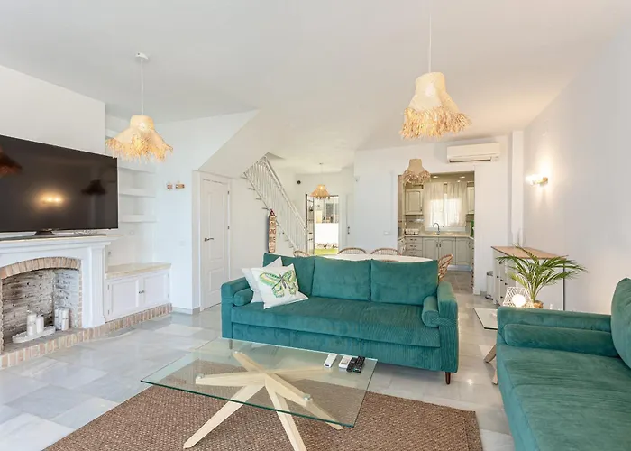 Frontline Townhouse El Rosario- 4 Bedrooms Semesterbostad *
