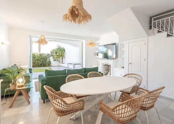 Frontline Townhouse El Rosario- 4 Bedrooms Semesterbostad