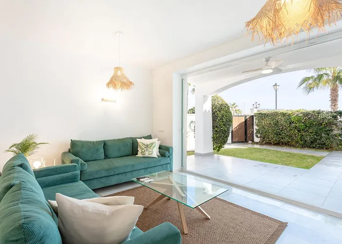 Frontline Townhouse El Rosario- 4 Bedrooms Semesterbostad *