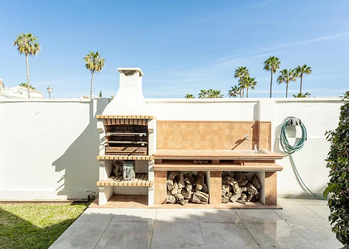 Frontline Townhouse El Rosario- 4 Bedrooms Semesterbostad *