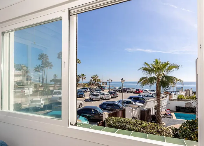 Frontline Townhouse El Rosario- 4 Bedrooms Semesterbostad *
