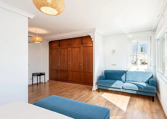 Semesterbostad Frontline Townhouse El Rosario- 4 Bedrooms *