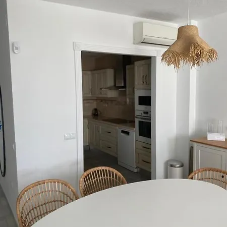 Frontline Townhouse El Rosario- 4 Bedrooms * ماربيا