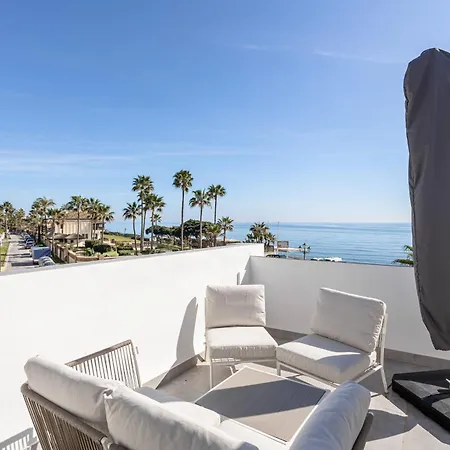 Frontline Townhouse El Rosario- 4 Bedrooms 펜션