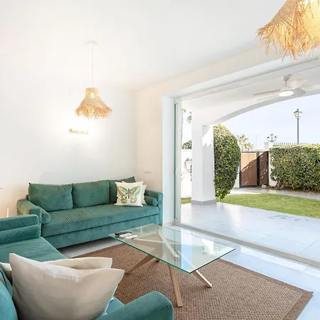 Frontline Townhouse El Rosario- 4 Bedrooms Feriehus *