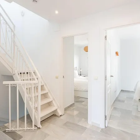 Frontline Townhouse El Rosario- 4 Bedrooms * ماربيا