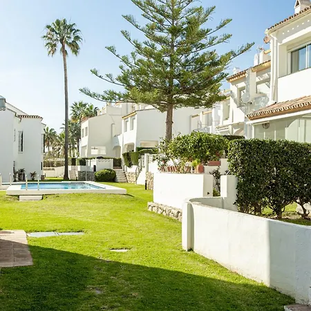 Frontline Townhouse El Rosario- 4 Bedrooms * ماربيا