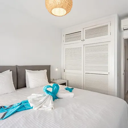 Frontline Townhouse El Rosario- 4 Bedrooms 마르베야