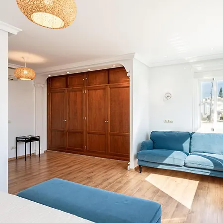 Feriehus Frontline Townhouse El Rosario- 4 Bedrooms *