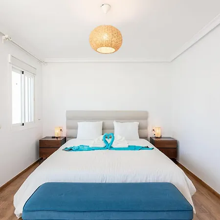 Frontline Townhouse El Rosario- 4 Bedrooms 마르베야