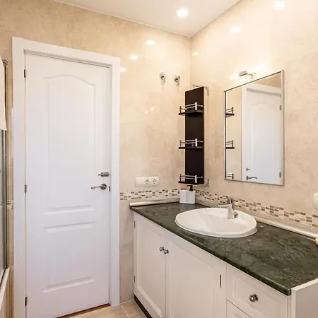 בית נופש Frontline Townhouse El Rosario- 4 Bedrooms מארבלה
