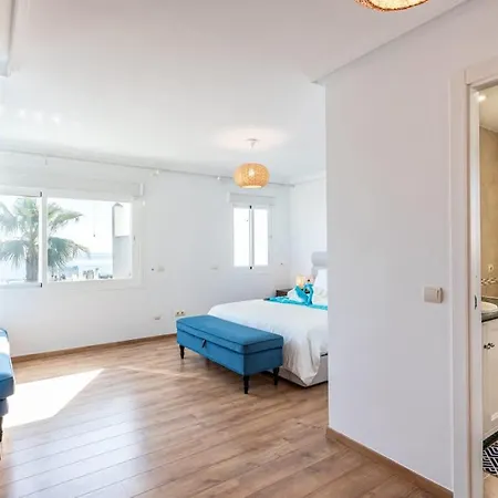 Frontline Townhouse El Rosario- 4 Bedrooms * מארבלה