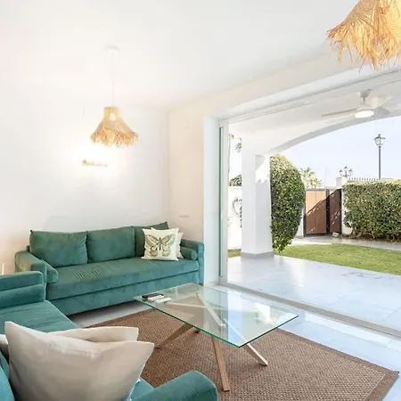 Frontline Townhouse El Rosario- 4 Bedrooms Vakantiehuis *