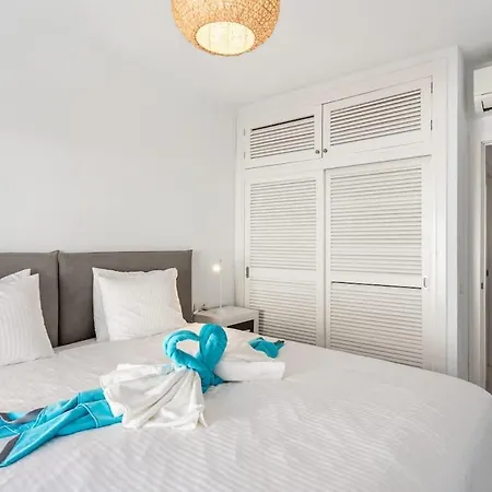 Frontline Townhouse El Rosario- 4 Bedrooms Марбелья