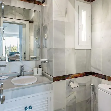 Frontline Townhouse El Rosario- 4 Bedrooms בית נופש