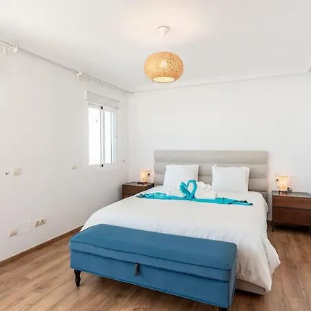 Vakantiehuis Frontline Townhouse El Rosario- 4 Bedrooms Marbella
