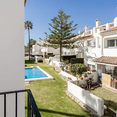 Frontline Townhouse El Rosario- 4 Bedrooms Vakantiehuis Marbella
