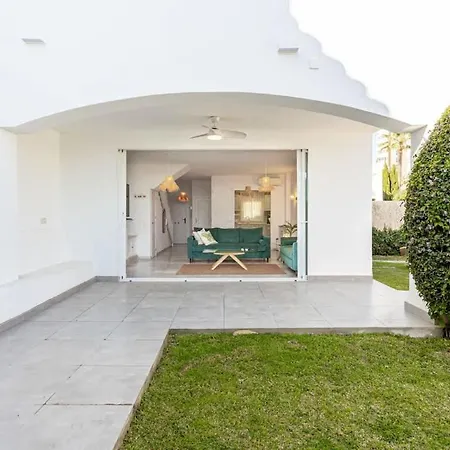 Vakantiehuis Frontline Townhouse El Rosario- 4 Bedrooms *