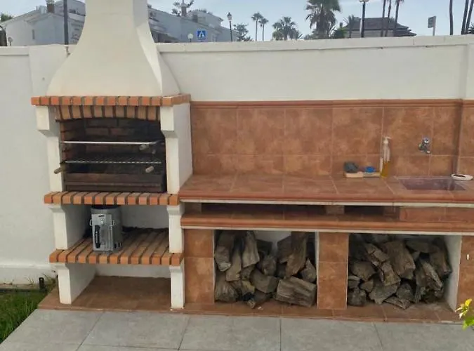 Frontline Townhouse El Rosario- 4 Bedrooms בית נופש *