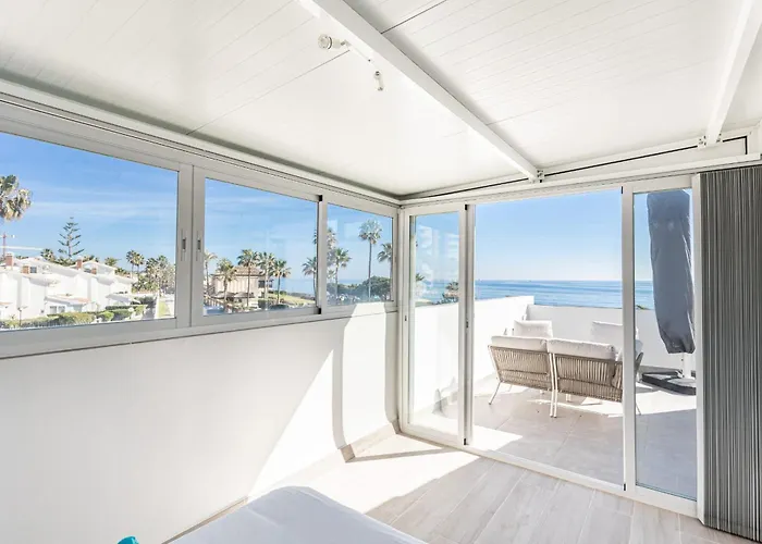 Frontline Townhouse El Rosario- 4 Bedrooms בית נופש *