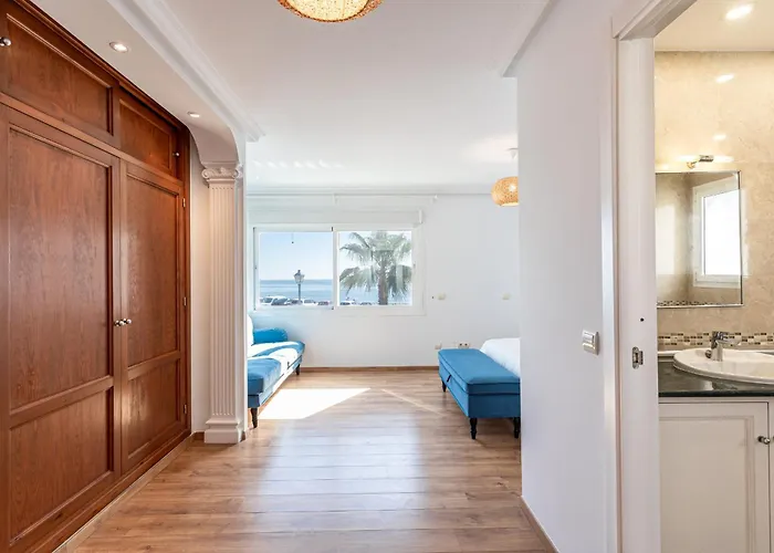 Frontline Townhouse El Rosario- 4 Bedrooms בית נופש *