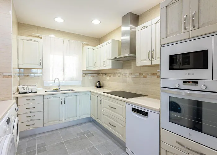 Frontline Townhouse El Rosario- 4 Bedrooms * マルベーリャ