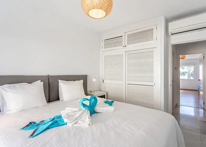 Frontline Townhouse El Rosario- 4 Bedrooms מארבלה