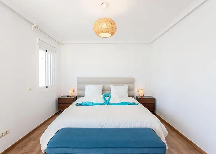 Frontline Townhouse El Rosario- 4 Bedrooms מארבלה