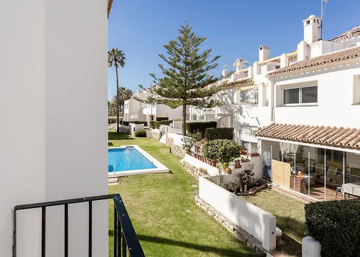 Frontline Townhouse El Rosario- 4 Bedrooms בית נופש