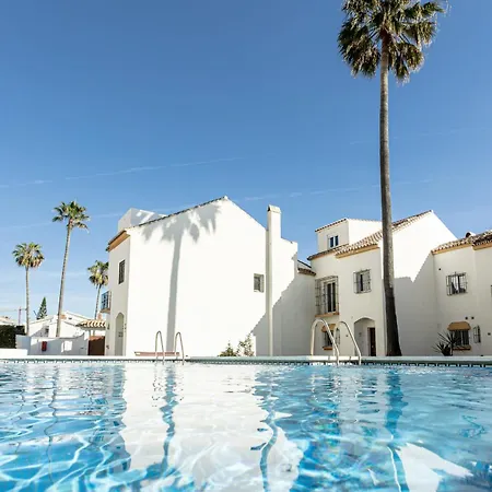 Semesterbostad Frontline Townhouse El Rosario- 4 Bedrooms Marbella
