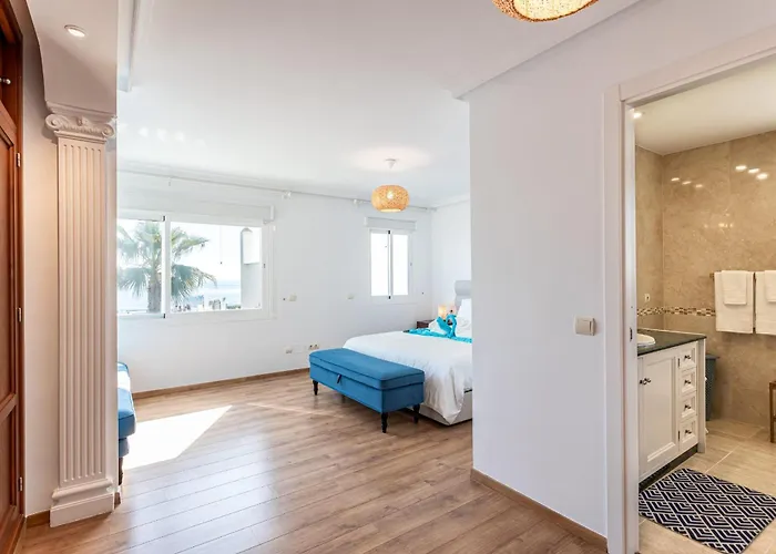 Semesterbostad Frontline Townhouse El Rosario- 4 Bedrooms *