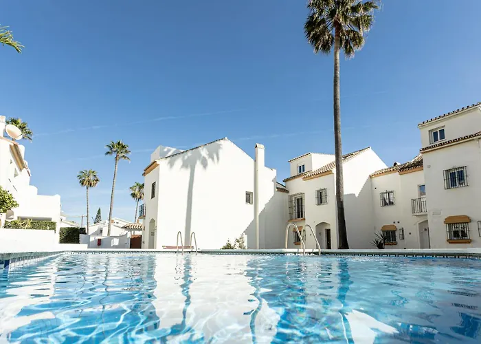 Semesterbostad Frontline Townhouse El Rosario- 4 Bedrooms Marbella
