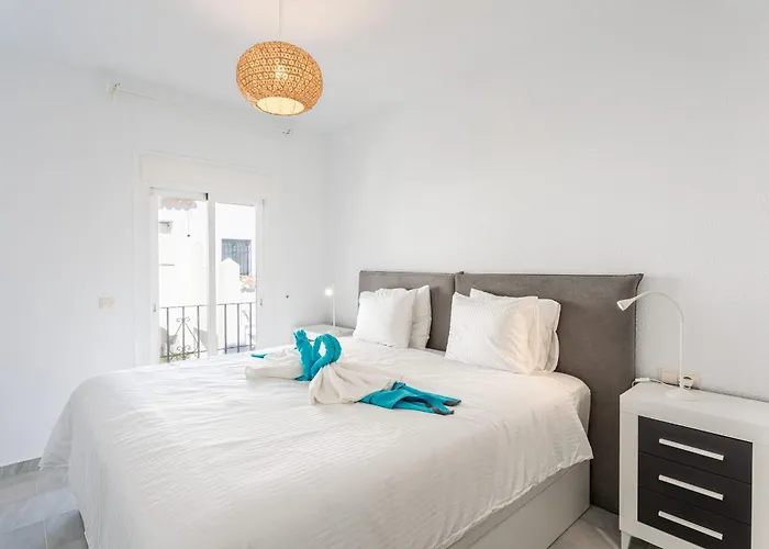Frontline Townhouse El Rosario- 4 Bedrooms Semesterbostad