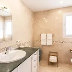 Frontline Townhouse El Rosario- 4 Bedrooms Dom wakacyjny Marbella