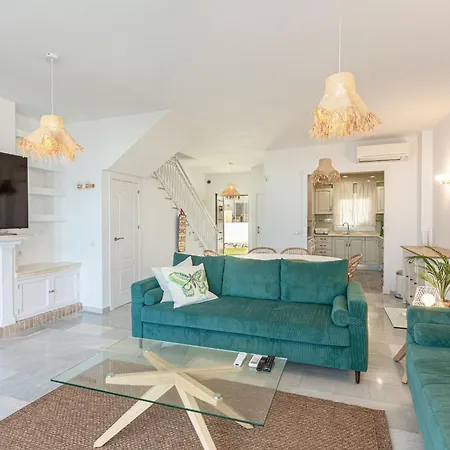 Frontline Townhouse El Rosario- 4 Bedrooms Vakantiehuis *